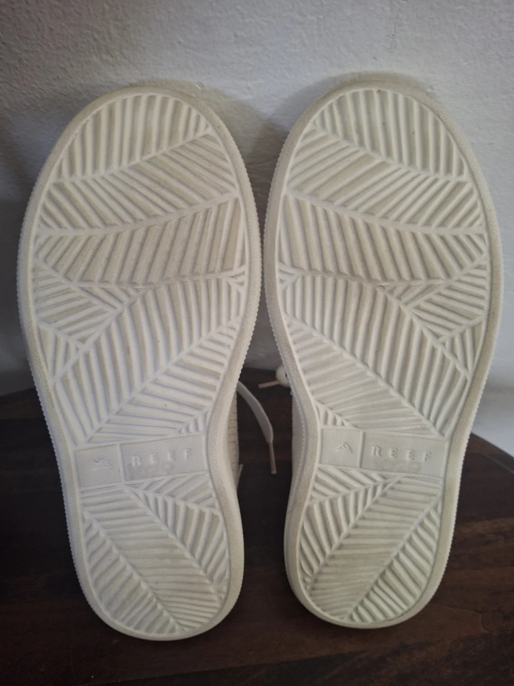 Reef Women's Neptune Sneakers Size 7.5. - Picture 9 of 10